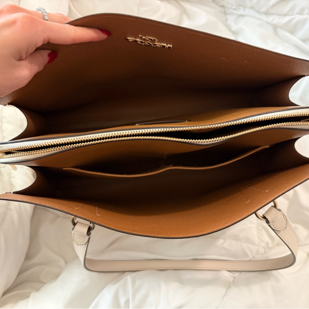 Large leather Coach Tote - Picture 4 of 10